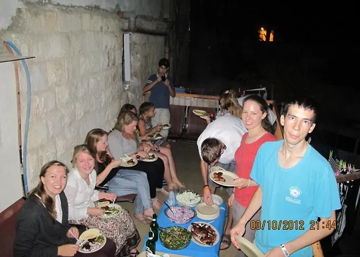 בית הארחה התמרים